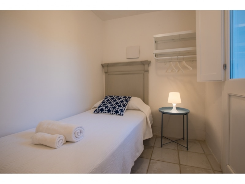 Villa Eulimene - Casa vacanze sul mare a Villasimius in Sardegna - camera con letto singolo e finestra sul panorama.