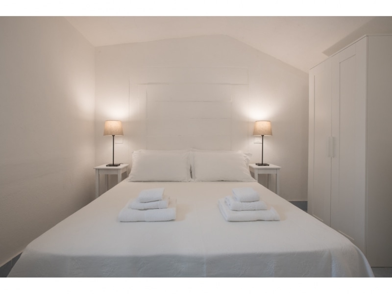 Villa Alie - Casa vacanze sul mare a Villasimius in Sardegna - stanza con letto matrimoniale.