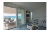 Villa Alie - Casa vacanze sul mare a Villasimius in Sardegna - salotto con accesso all'esterno.