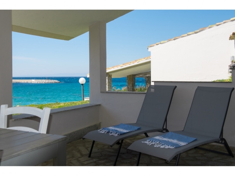 Villa Alimene - Casa vacanze sul mare a Villasimius in Sardegna - splendida vista della spiaggia del patio.