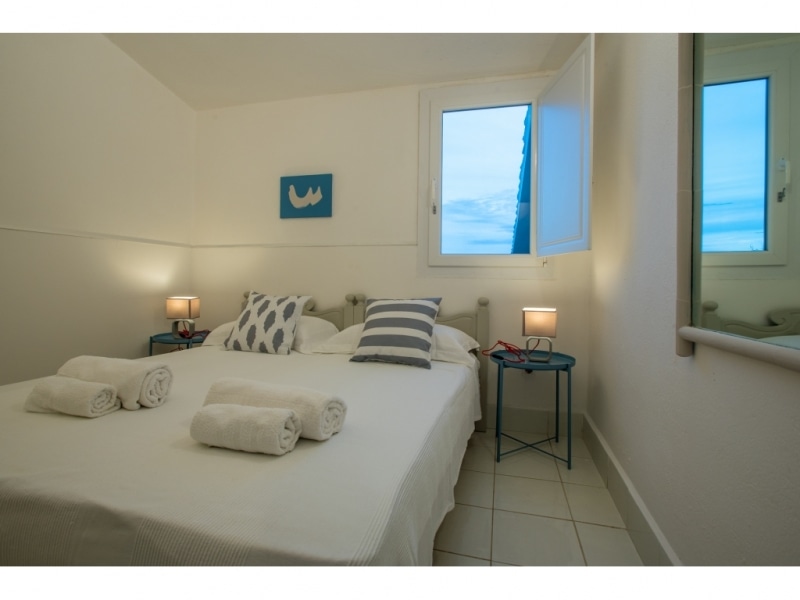 Villa Anfitrite - Casa vacanze sul mare a Villasimius in Sardegna - camera con letto matrimoniale.