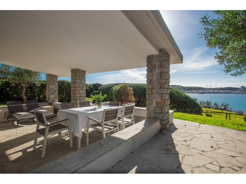 Villa Nesea - Casa vacanze sul mare a Villasimius in Sardegna - patio esterno vista mare.