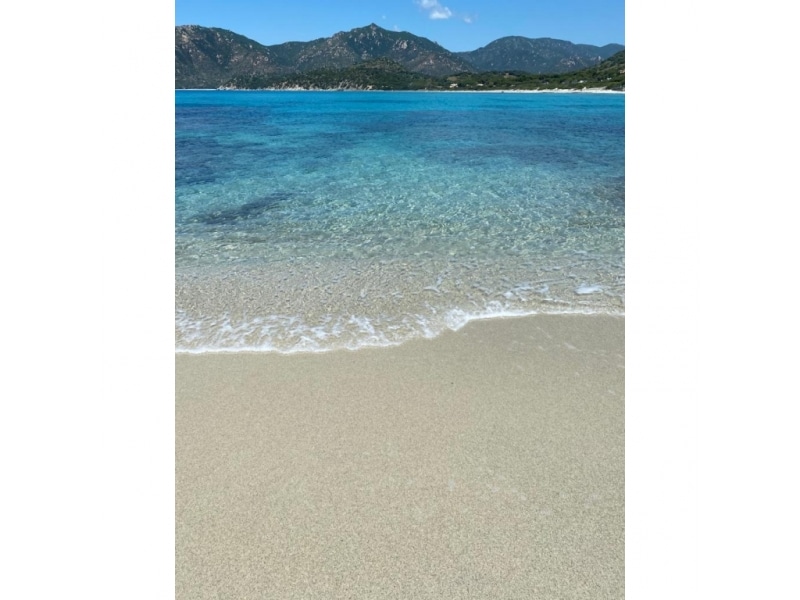 Villa Maria Mercedes - Casa vacanze sul mare a Villasimius in Sardegna - acque cristalline e sabbia dorata nella spiaggia privata a 20 metri dalla villa.