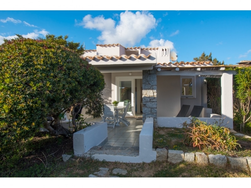 Villa Eulimene - Casa vacanze sul mare a Villasimius in Sardegna - scorcio delle villa immersa del verde.