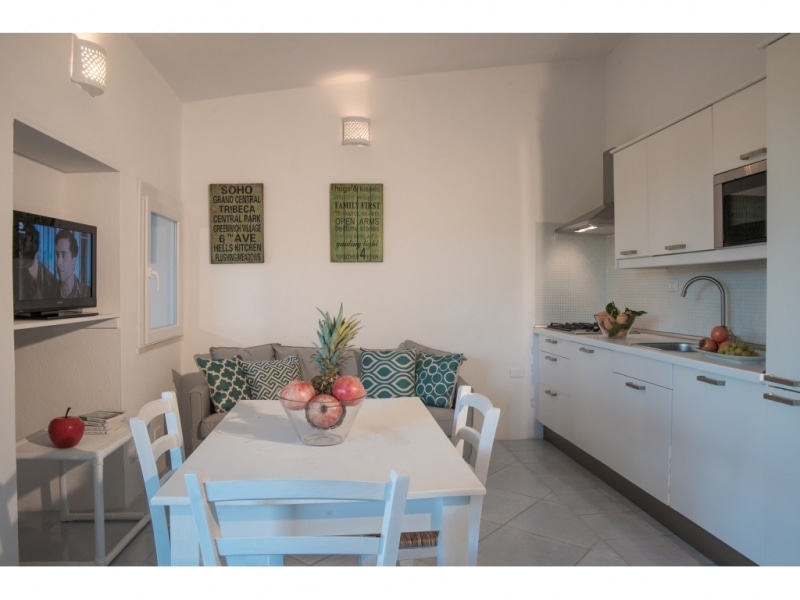 Villa Calliroe- Casa vacanze sul mare a Villasimius in Sardegna - cucinotto sala da pranzo.