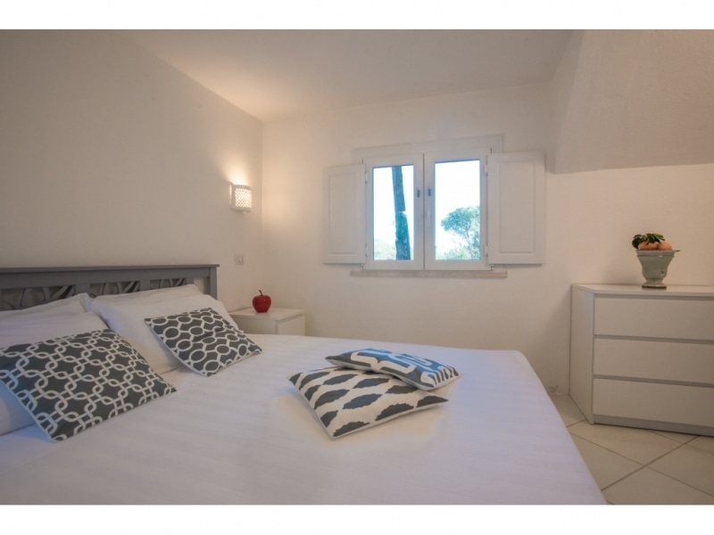 Villa Criside - Casa vacanze sul mare a Villasimius in Sardegna - camera matrimoniale con finestra sul mare.