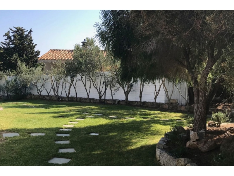 Villa Actea - Casa vacanze sul mare a Villasimius in Sardegna - ampi spazi esterni di verde.
