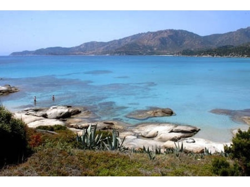 Villa Aretusa - Casa vacanze sul mare a Villasimius in Sardegna - splendida spiaggia antistante la villa a pochi passi a piedi.