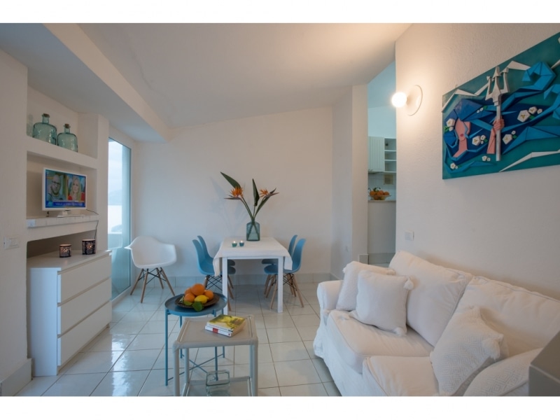 Villa Anfitrite - Casa vacanze sul mare a Villasimius in Sardegna - soggiorno luminoso e ricercato.