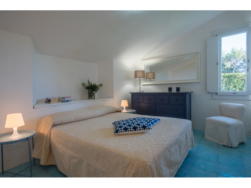 Villa Nesea - Casa vacanze sul mare a Villasimius in Sardegna - camera da letto con finestra sul panorama.