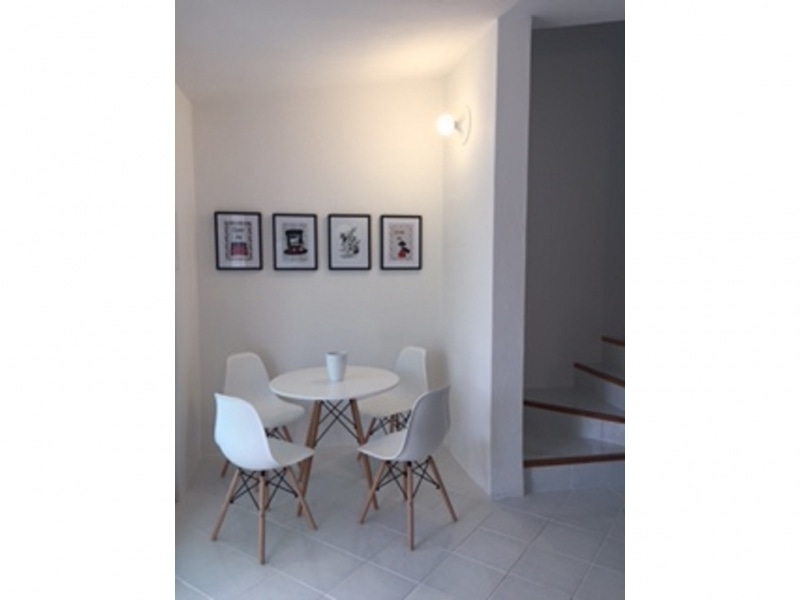 Villa Agave - Casa vacanze sul mare a Villasimius in Sardegna - sala con tavolino.